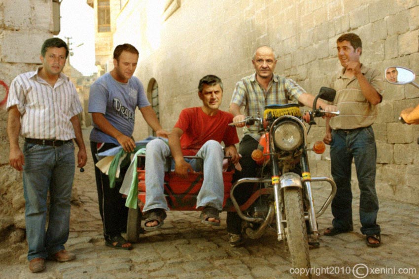 Nje moto per foto, nga albumi i vjeter.